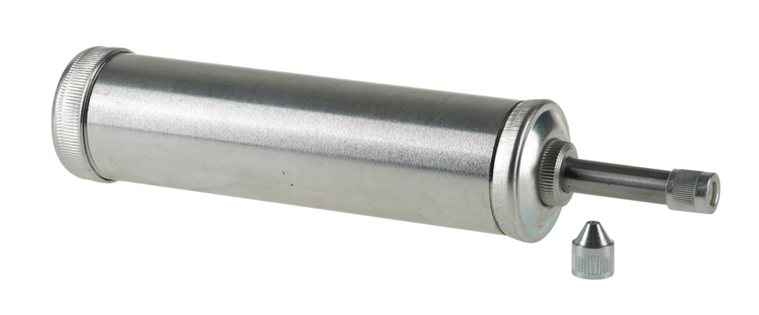 Hochwertige Kolbenstoßpresse mit 150 g Inhalt, mit Zubehörset.